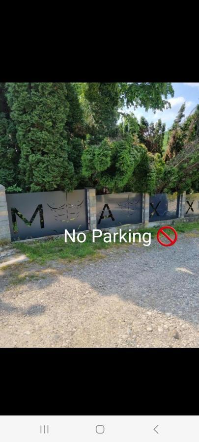 Maxx Lodge Бакэу Экстерьер фото